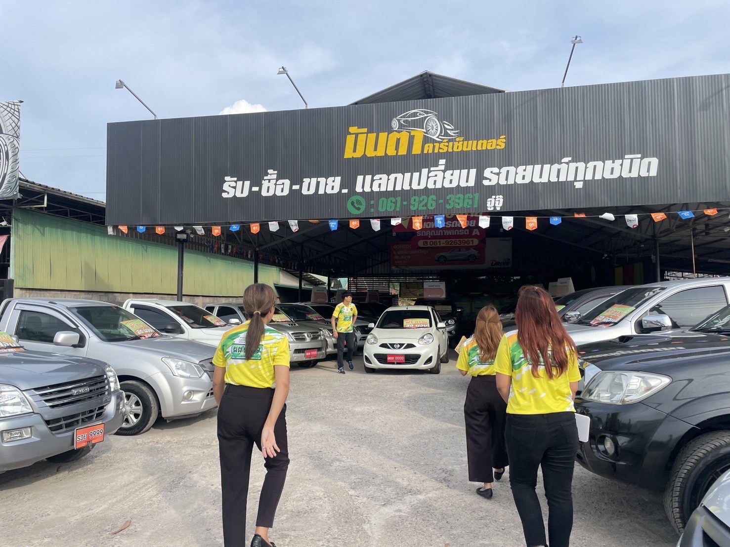 วันพุธที่ 15 พฤษภาคม 2567 ฝ่ายตรวจสภาพรถและงานบริหารทั่วไปออกประชาสัมพันธ์ และเชิญชวนผู้สนใจเข้าร่วมประมูล
ป้ายทะเบียนรถเลขสวย หมวดอักษร ผผ ในเขตอำเภอเมืองสุราษฎร์ธานี สนใจลงทะเบียน ดังนี้
     - กลุ่ม 3 จำนวน 2 คน