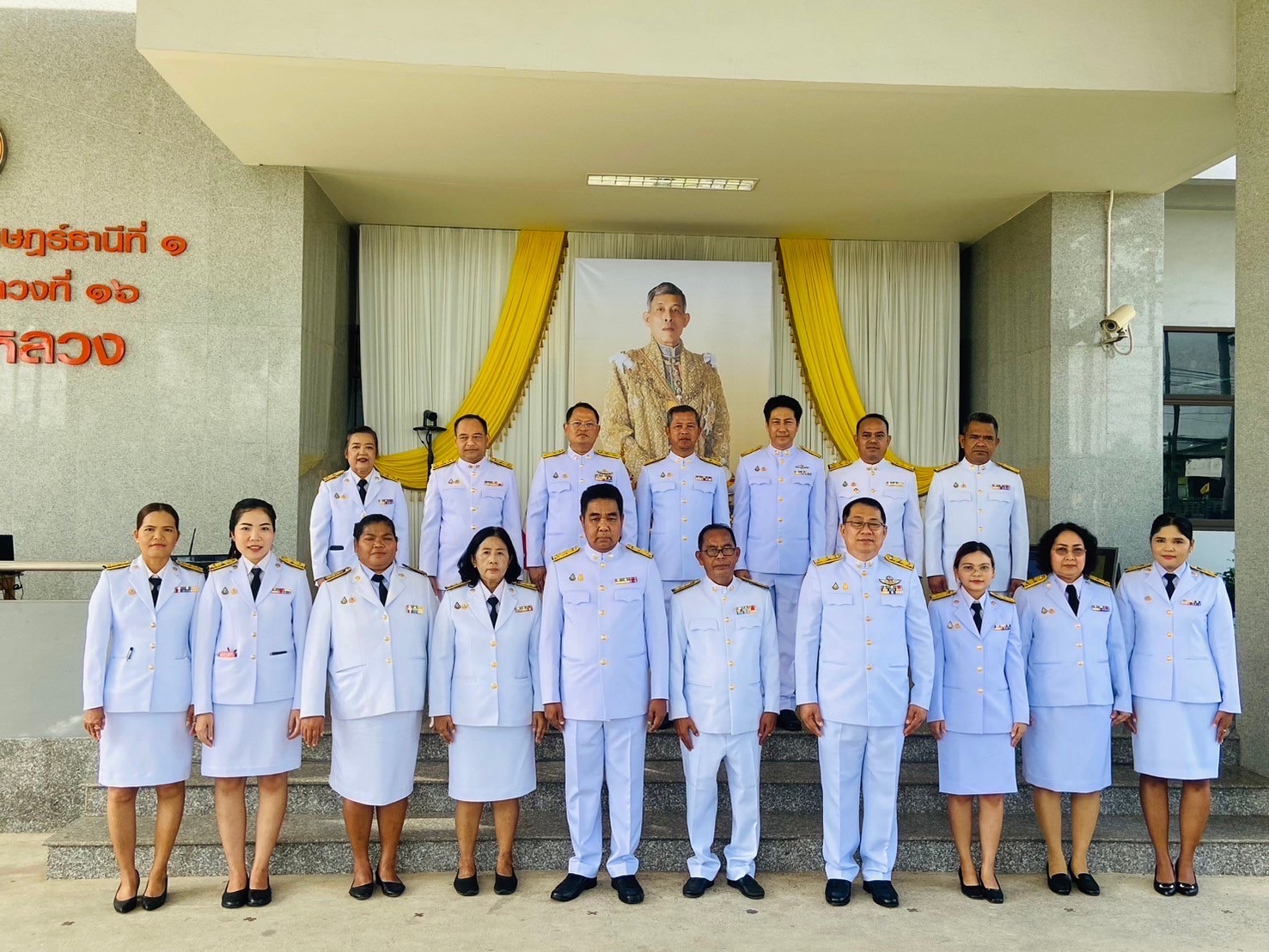 นายจตุรงค์ แก้วกสิ ขนส่งจังหวัดสุราษฎร์ธานี และเจ้าหน้าที่ขนส่ง เข้าร่วมกิจกรรมคมนาคมร้อยดวงใจเทิดไท้องค์ราชัน ในวันที่ 24 กรกฎาคม 2567 ณ แขวงทางหลวงสุราษฎร์ธานีที่ 1 สำนักงานทางหลวงที่ 10 กรมทางหลวง