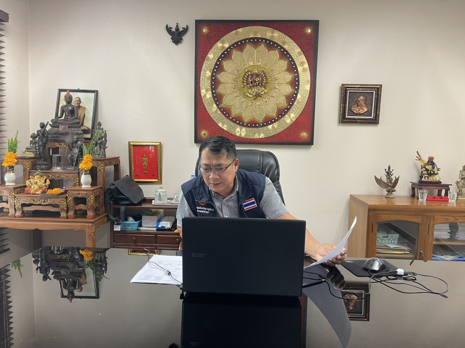 ประชุมซักซ้อมความเข้าใจเกี่ยวกับระเบียบข้อปฏิบัติ ของผู้ได้รับใบอนุญาตจัดตั้งสถานตรวจสภาพรถในจังหวัดสุราษฎร์ธานี จำนวน 81 แห่ง ผ่านระบบประชุมออนไลน์ (Zoom Cloud Meeting)